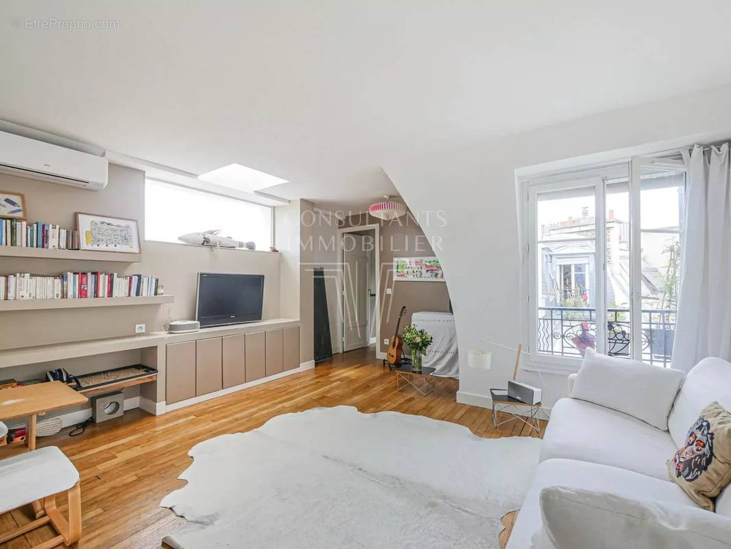 Appartement à PARIS-16E