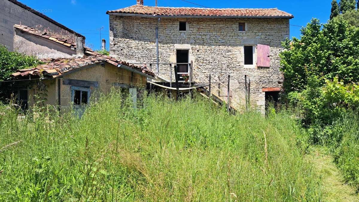 Maison à RUFFEC