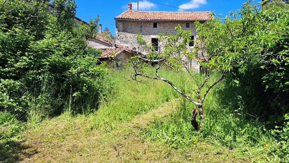 Maison à RUFFEC