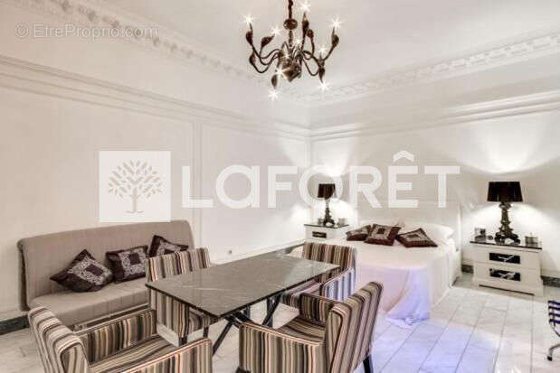 Appartement à PARIS-8E