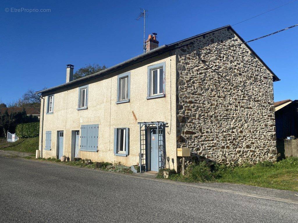 Maison à BUJALEUF