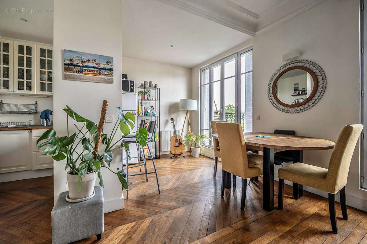 Appartement à PARIS-17E