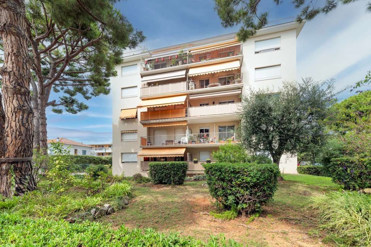 Appartement à SAINT-LAURENT-DU-VAR