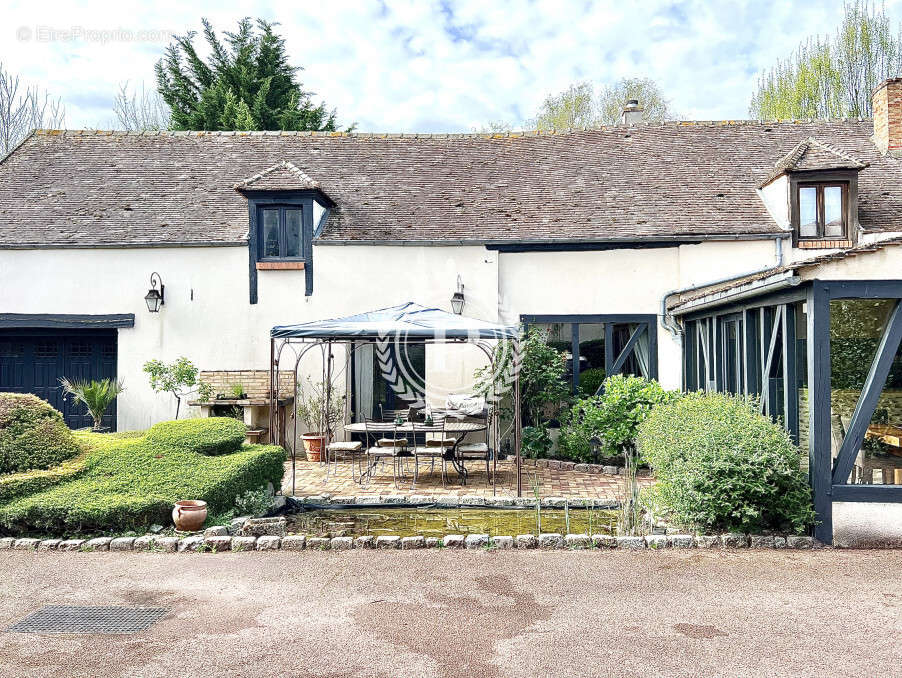 Maison à CHEVRY-COSSIGNY