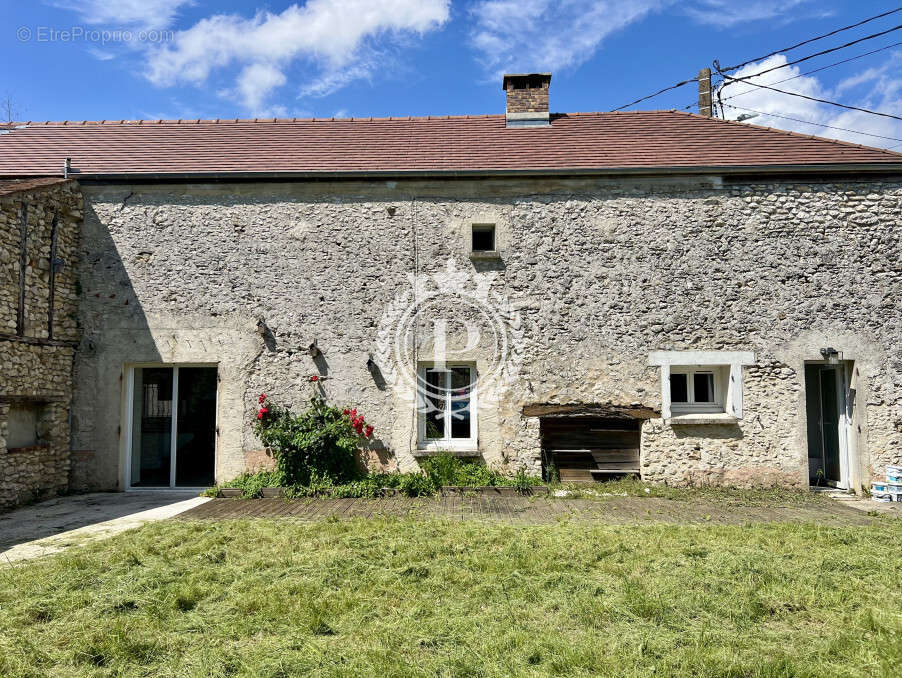 Maison à JOUY-LE-CHATEL