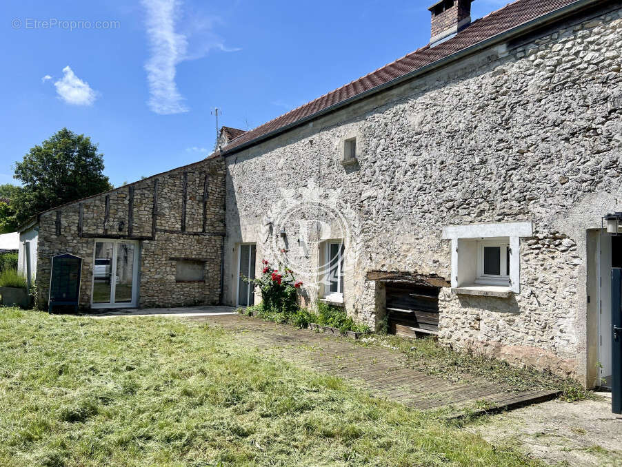 Maison à JOUY-LE-CHATEL