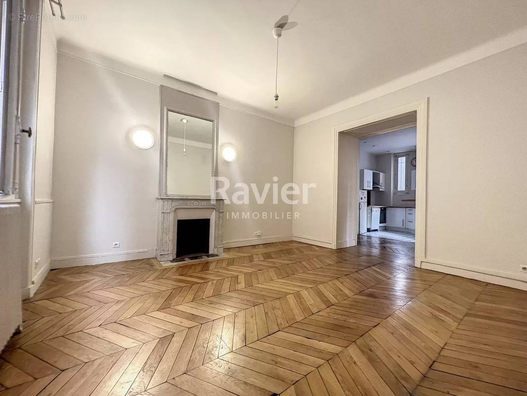 Appartement à PARIS-16E