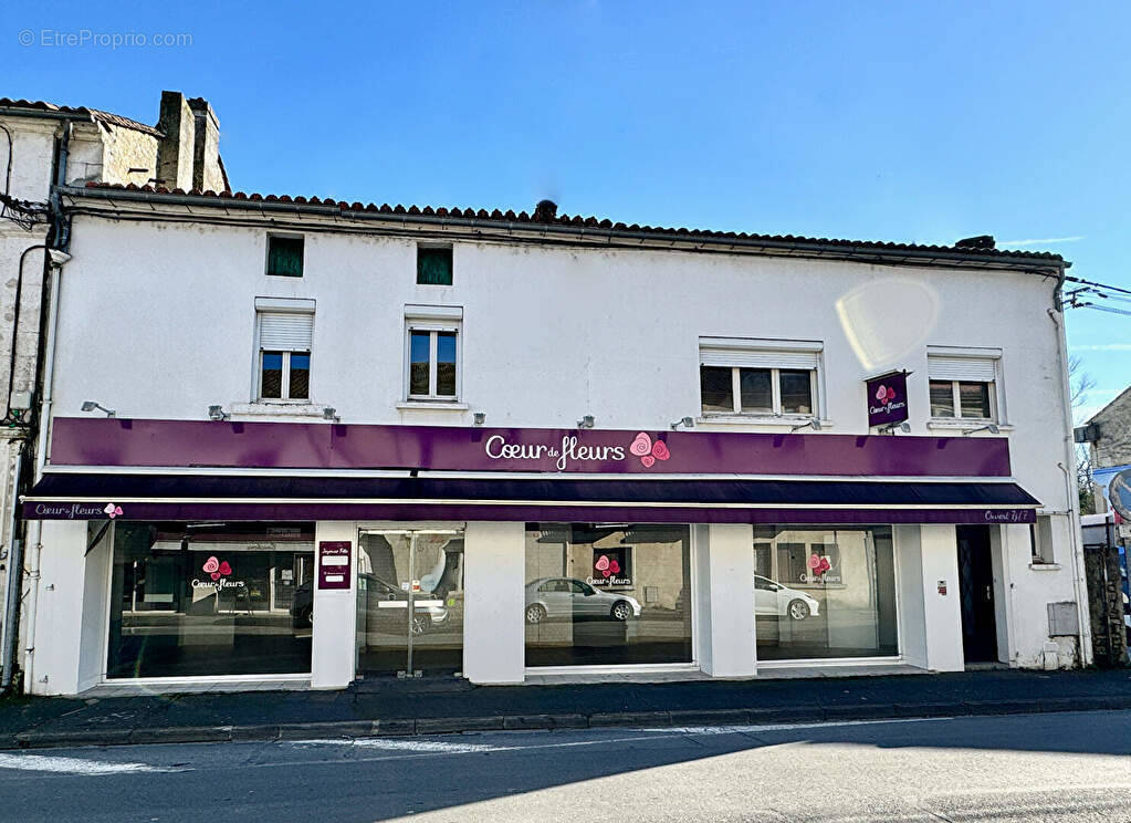 Appartement à GOND-PONTOUVRE