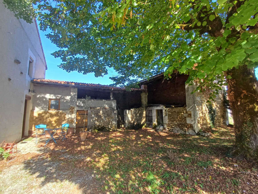 Maison à CHASSENEUIL-SUR-BONNIEURE