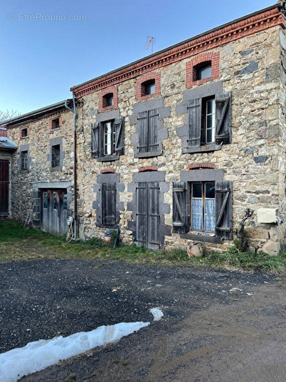 Maison à CHAMPAGNAC-LE-VIEUX