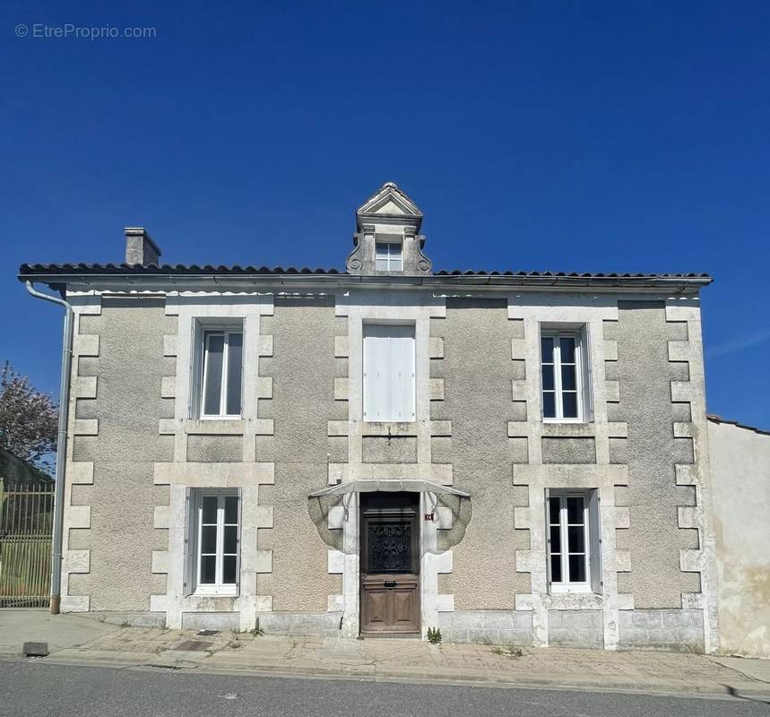 Appartement à BLANZAC-PORCHERESSE