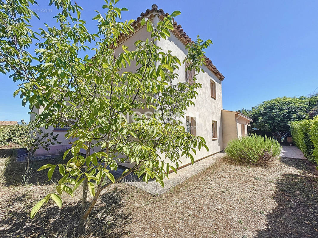 Maison à LE PUY-SAINTE-REPARADE