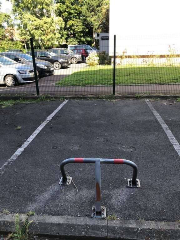 Parking à LAMBERSART