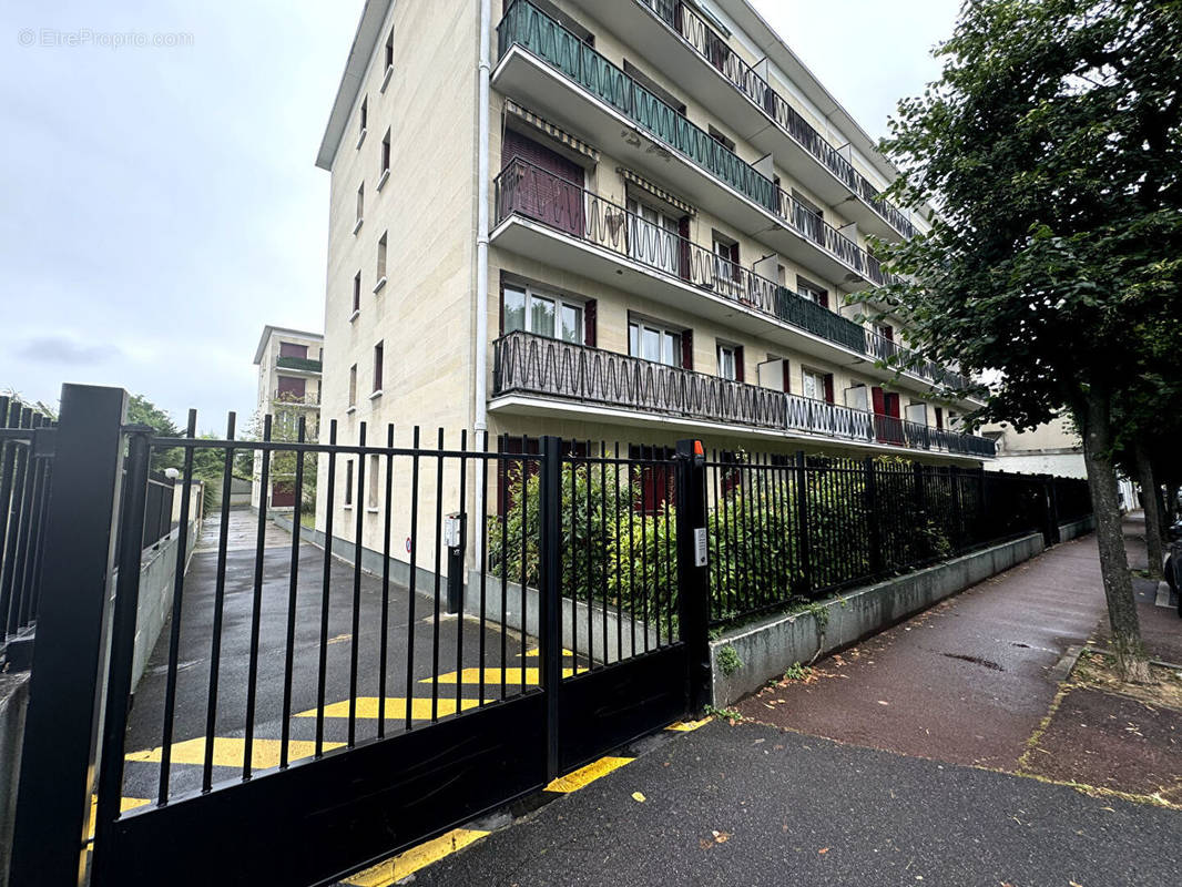 Appartement à SAINT-MAUR-DES-FOSSES