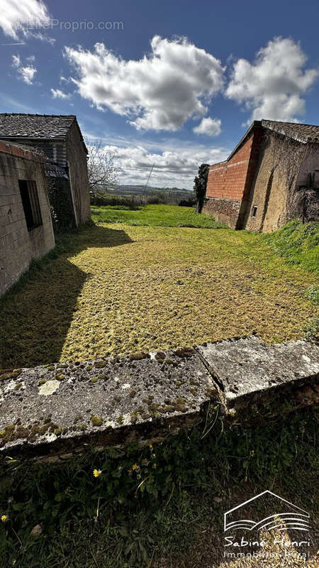 Terrain à TANUS