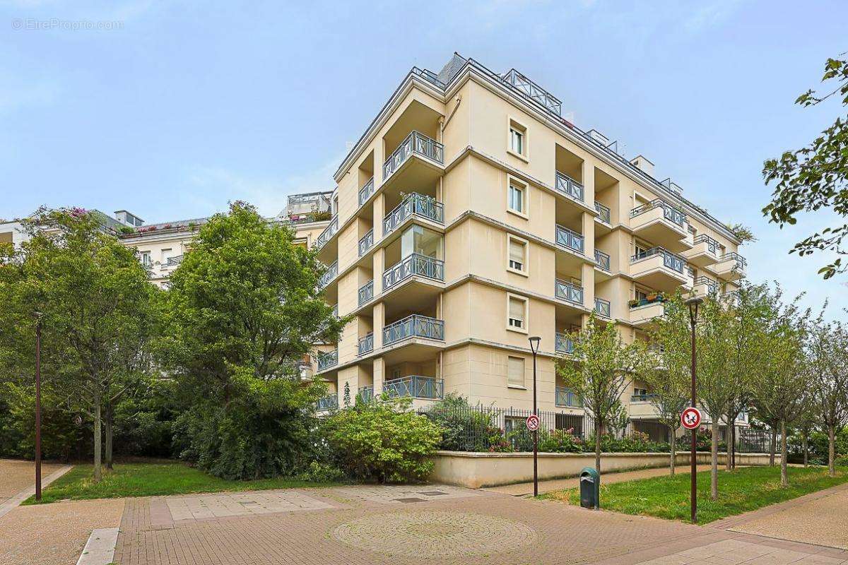 Appartement à CHARENTON-LE-PONT