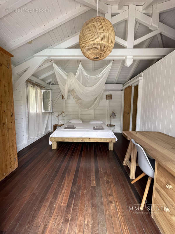 Chambre indépendante avec salle de bain  coté piscine - Maison à SAINT-FRANCOIS