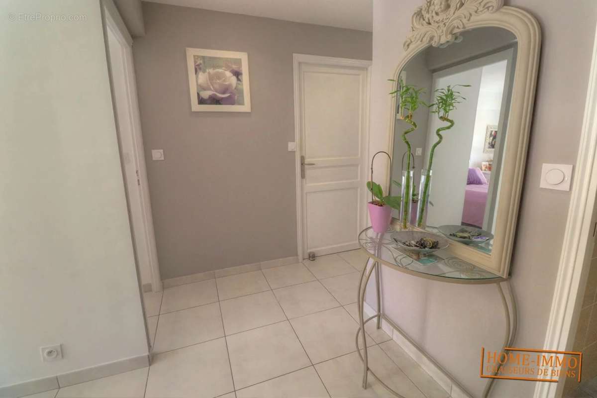 Appartement à VALLAURIS