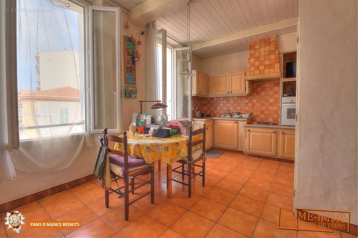 Appartement à VALLAURIS