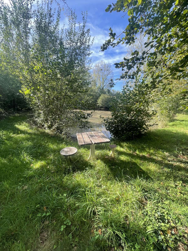 Terrain à LE CHAMP-SAINT-PERE