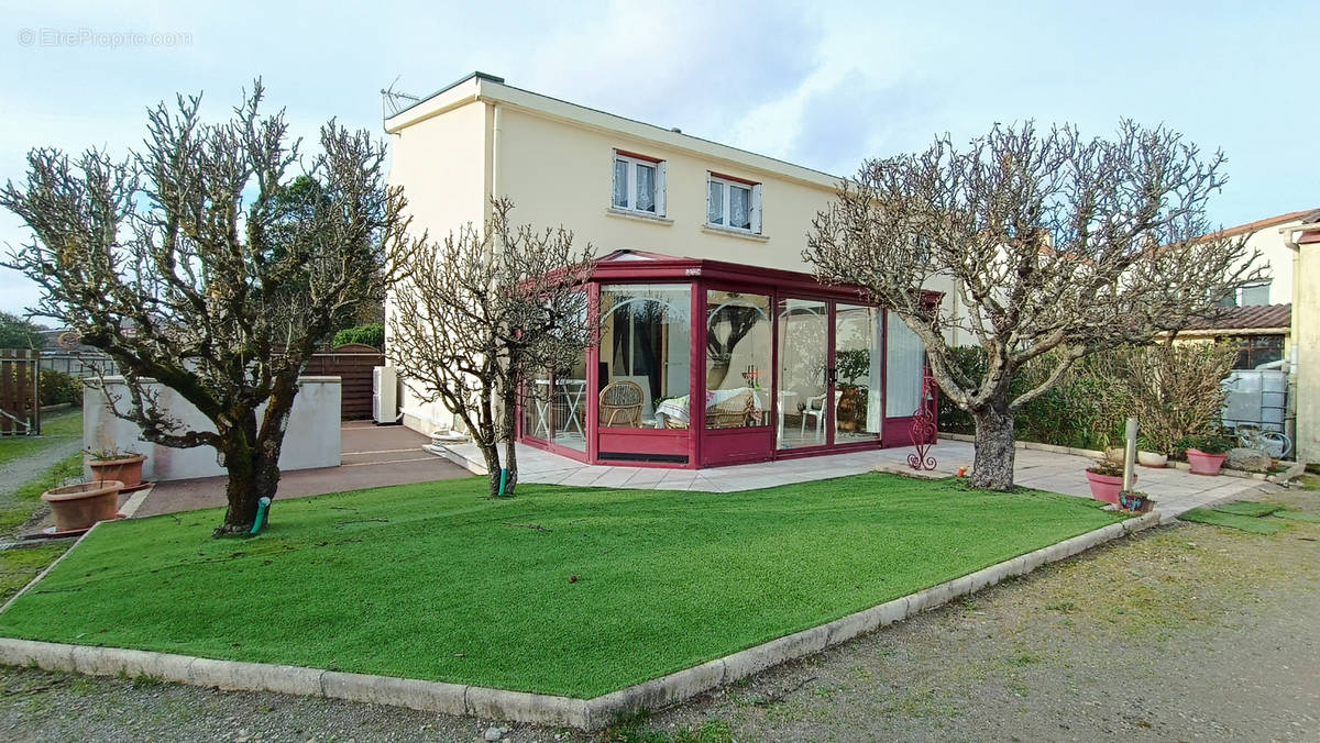 Maison à BEAULIEU-SOUS-LA-ROCHE