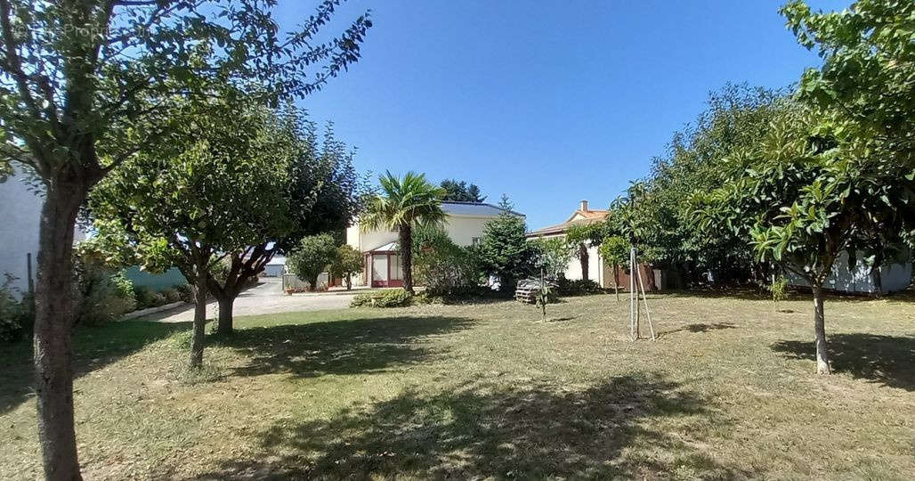 Maison à BEAULIEU-SOUS-LA-ROCHE