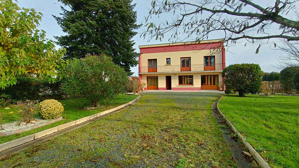 Maison à BEAULIEU-SOUS-LA-ROCHE