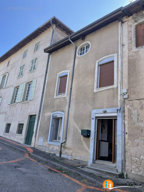 Maison à CHATEL-SUR-MOSELLE