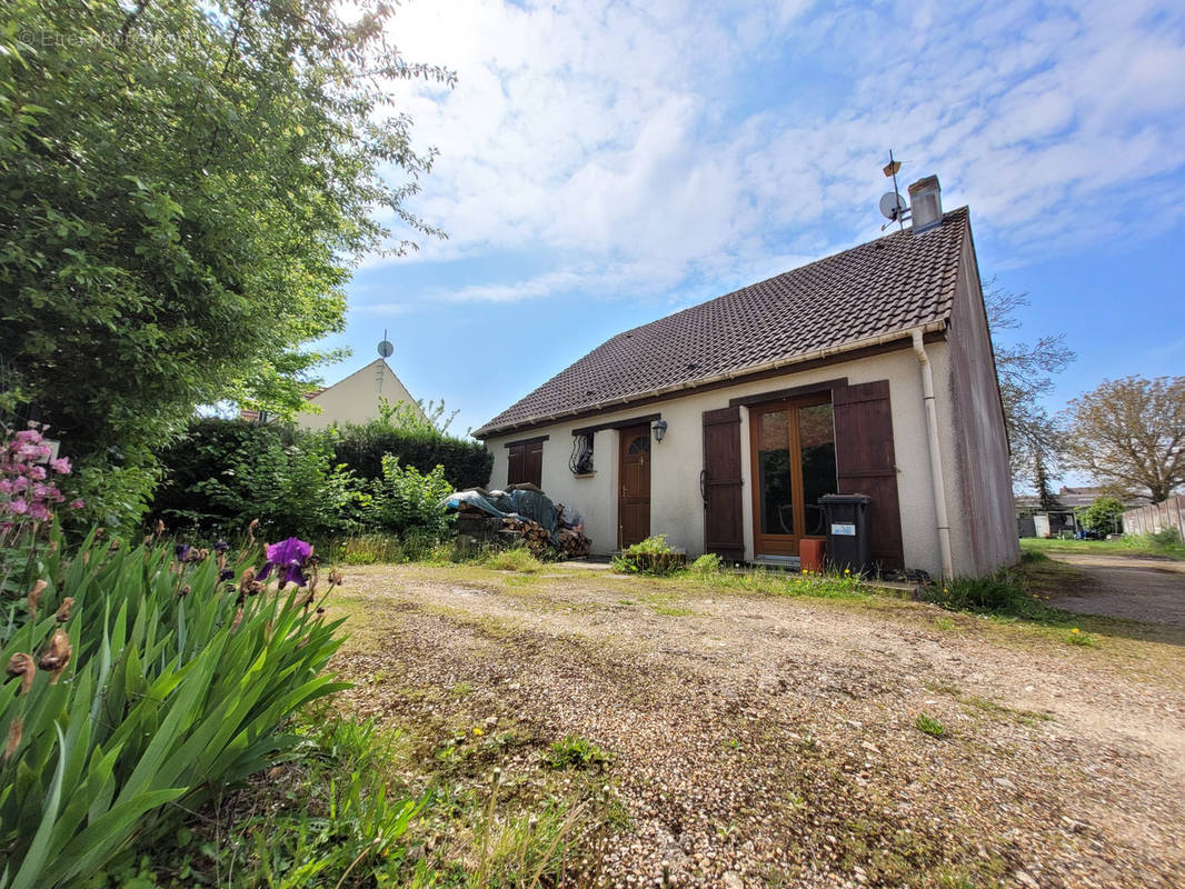 Maison à AUNEAU