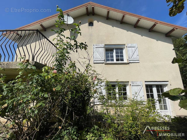 Maison à SAINT-VALBERT