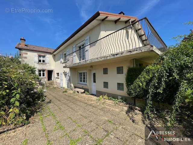 Maison à SAINT-VALBERT