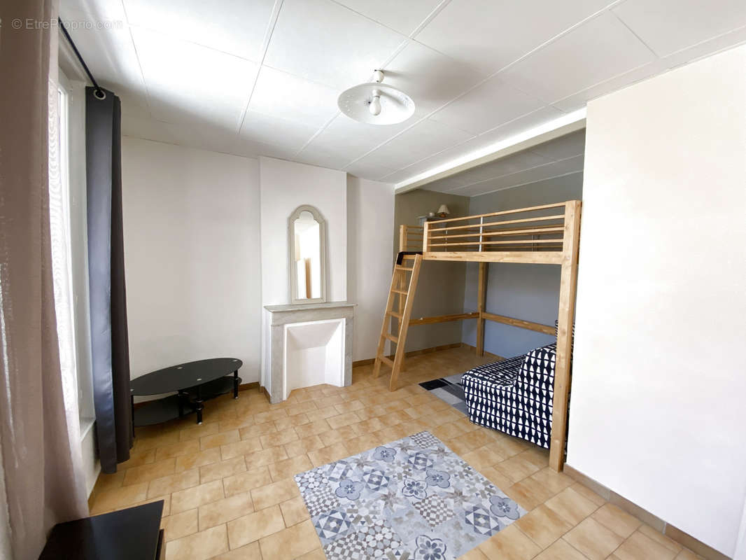 Appartement à MARSEILLE-4E