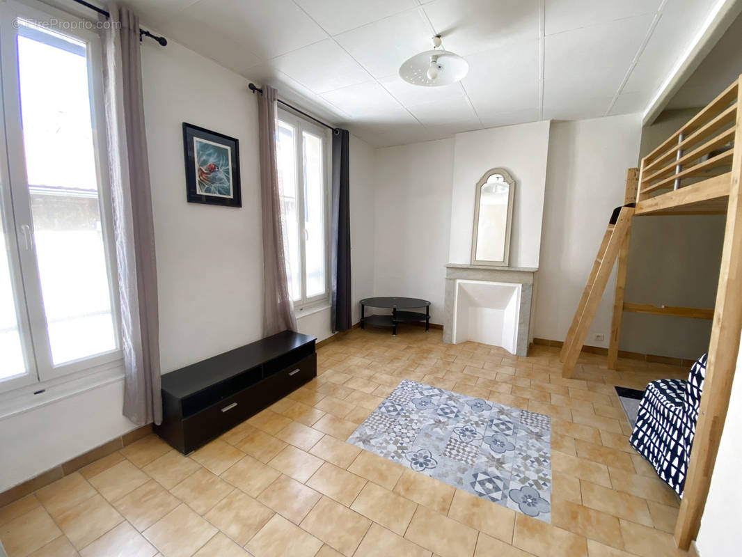 Appartement à MARSEILLE-4E