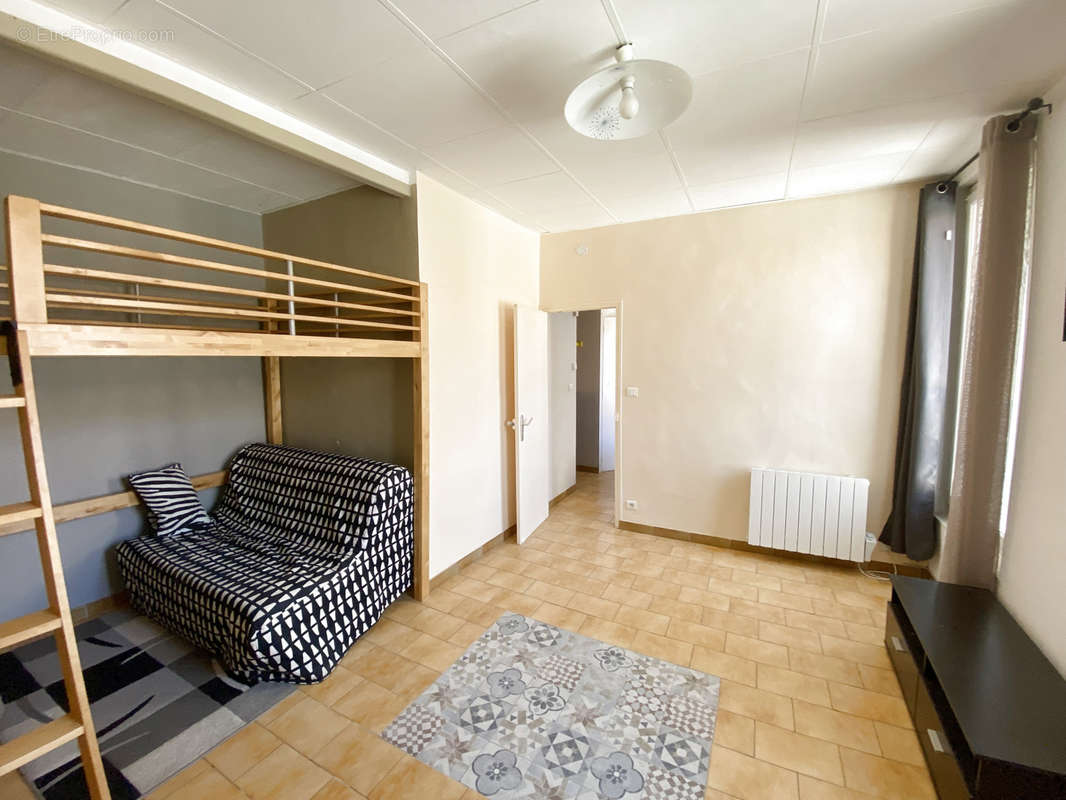 Appartement à MARSEILLE-4E