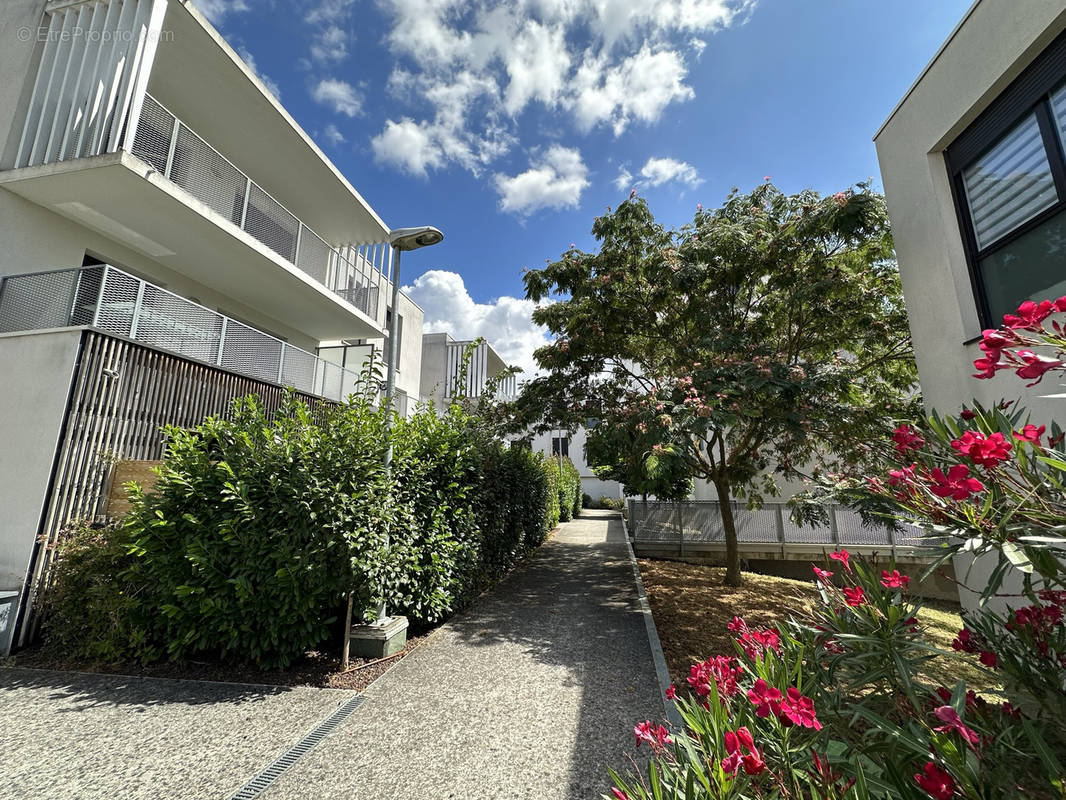 Appartement à BEAUZELLE