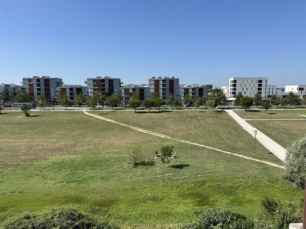 Appartement à BEAUZELLE