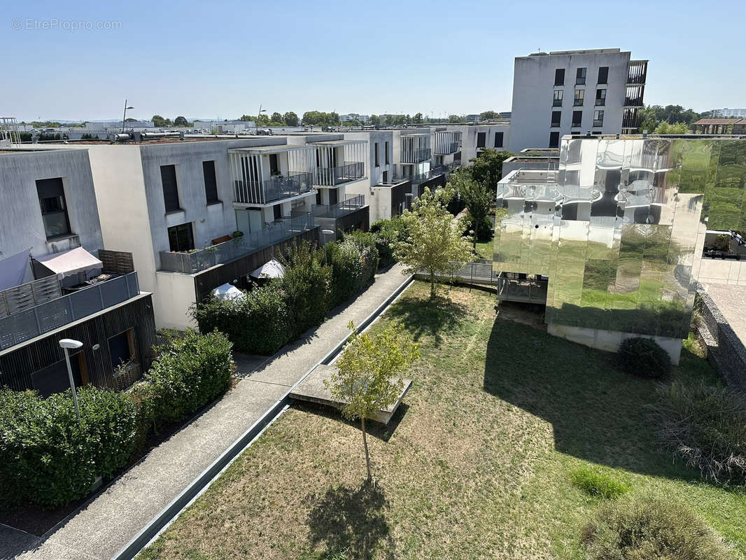 Appartement à BEAUZELLE