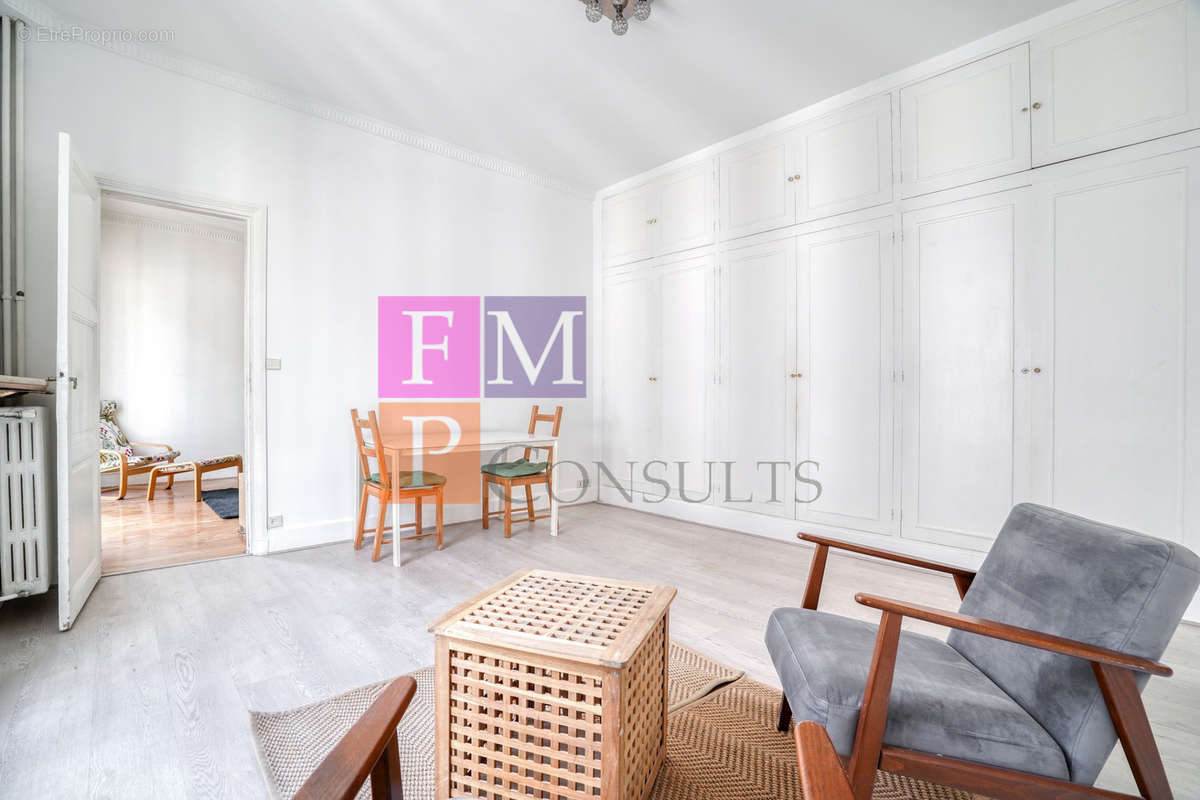 Appartement à PARIS-8E