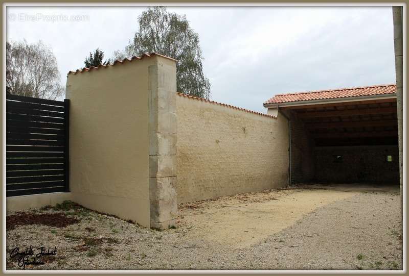 Maison à BARBEZIEUX-SAINT-HILAIRE