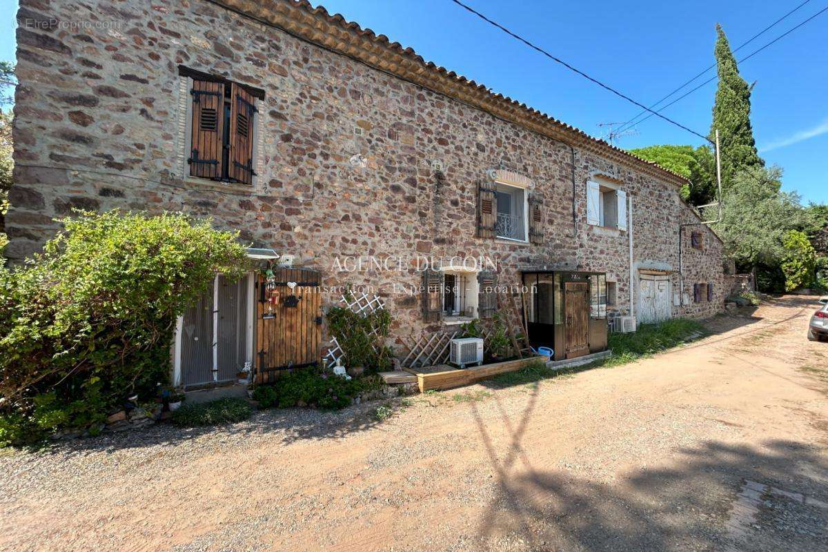 Appartement à ROQUEBRUNE-SUR-ARGENS