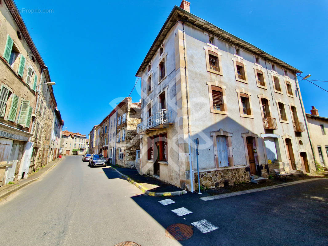 Maison à CHAMPAGNAC-LE-VIEUX