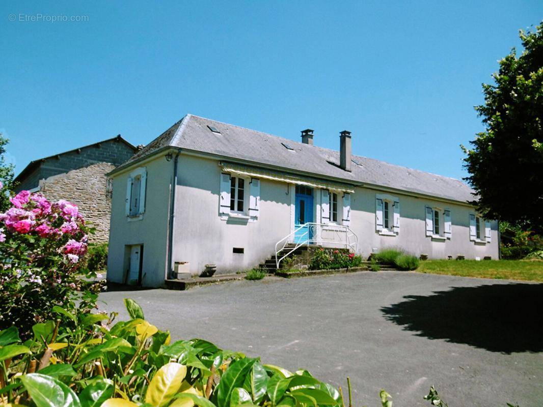 Maison à JUMILHAC-LE-GRAND