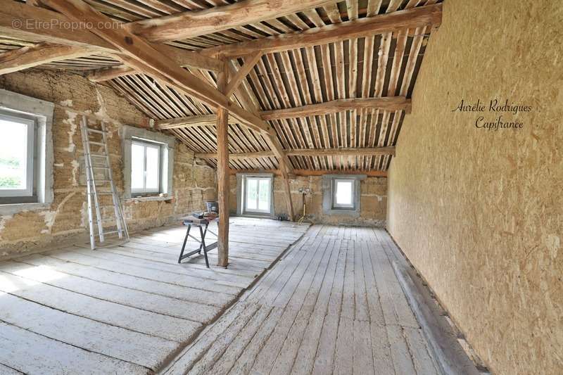 Appartement à LA CHAPELLE-DE-GUINCHAY