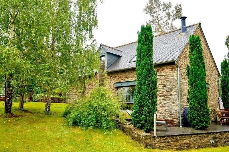 Maison à LANGROLAY-SUR-RANCE