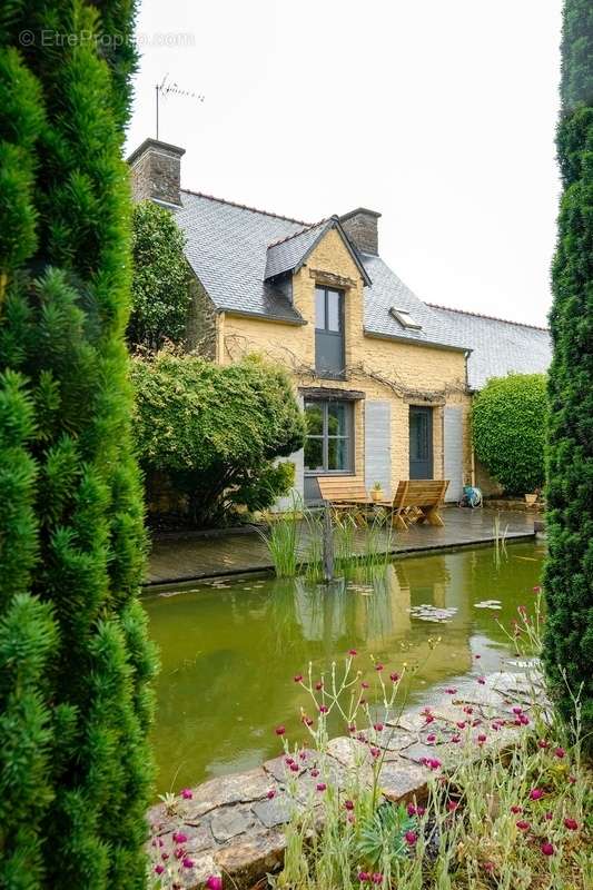 Maison à LANGROLAY-SUR-RANCE