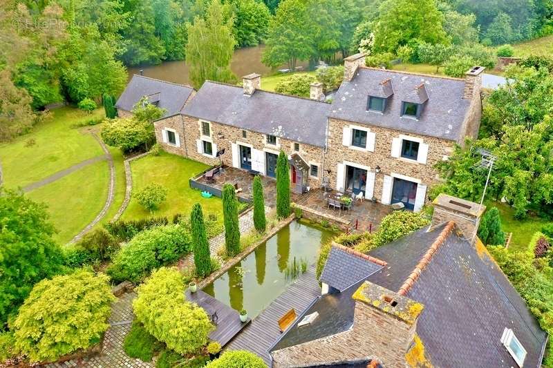 Maison à LANGROLAY-SUR-RANCE