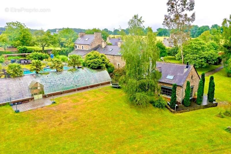 Maison à LANGROLAY-SUR-RANCE