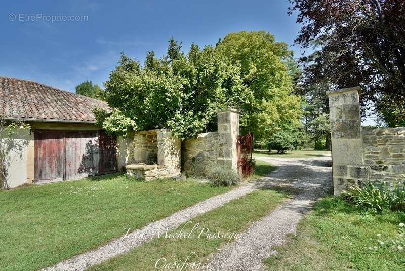 Maison à AURIGNAC