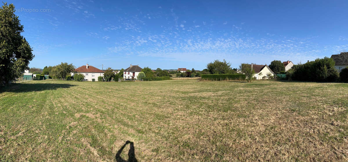 Terrain à SAINT-YRIEIX-LA-PERCHE