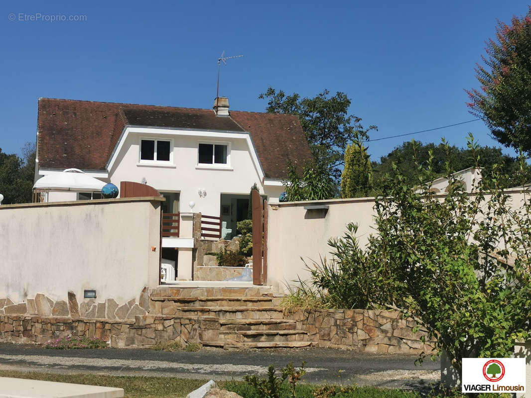 Maison à SAINT-PIERRE-DE-FRUGIE